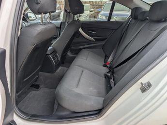 BMW 3 SERIES 2.0 320i SE Saloon 4dr Petrol Auto Euro 6 (s/s) (184 ps)