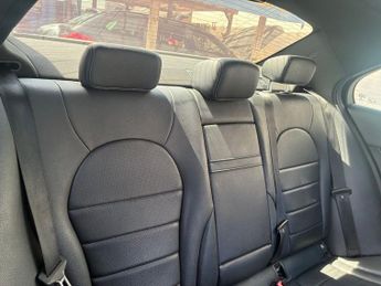 MERCEDES-BENZ C CLASS 2.1 C300dh AMG Line (Premium) Saloon 4dr Diesel Hybrid G-Tronic+