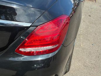 MERCEDES-BENZ C CLASS 2.1 C300dh AMG Line (Premium) Saloon 4dr Diesel Hybrid G-Tronic+