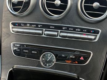 MERCEDES-BENZ C CLASS 2.1 C300dh AMG Line (Premium) Saloon 4dr Diesel Hybrid G-Tronic+