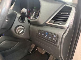 HYUNDAI TUCSON 2.0 CRDi Premium SUV 5dr Diesel Auto 4WD Euro 6 (136 ps)