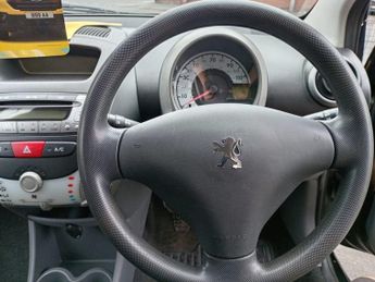 PEUGEOT 107 1.0 12V Urban Hatchback 5dr Petrol Manual Euro 4 (68 ps)