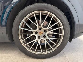 PORSCHE CAYENNE 3.0T V6 Platinum Edition SUV 5dr Petrol TiptronicS 4WD Euro 6 (s