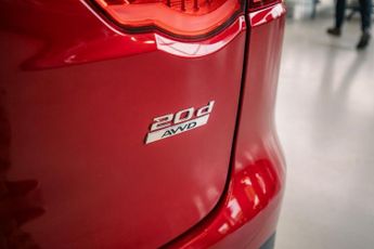 JAGUAR F-PACE 2.0 D180 Portfolio SUV 5dr Diesel Auto AWD Euro 6 (s/s) (180 ps)