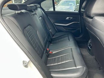 BMW 3 SERIES 2.0 318i M Sport Saloon 4dr Petrol Auto Euro 6 (s/s) (156 ps)