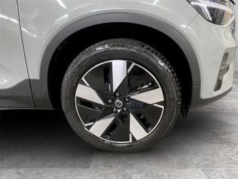 VOLVO XC40 Recharge Twin 82kWh Core SUV 5dr Electric Auto AWD (408 ps)