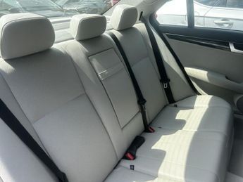 MERCEDES-BENZ C CLASS 2.1 C220 CDI BlueEfficiency SE Saloon 4dr Diesel G-Tronic+ Euro 