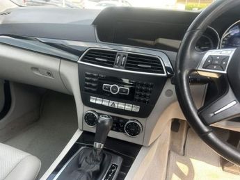 MERCEDES-BENZ C CLASS 2.1 C220 CDI BlueEfficiency SE Saloon 4dr Diesel G-Tronic+ Euro 