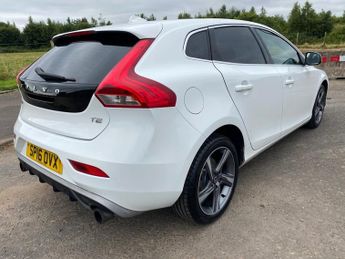 VOLVO V40 2.0 T2 R-Design Hatchback 5dr Petrol Manual Euro 6 (s/s) (122 ps