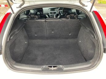 VOLVO V40 2.0 T2 R-Design Hatchback 5dr Petrol Manual Euro 6 (s/s) (122 ps