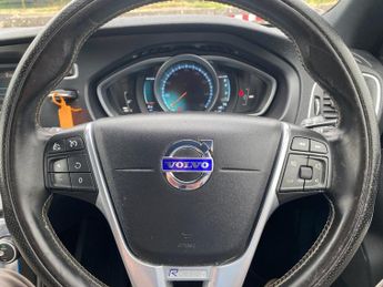 VOLVO V40 2.0 T2 R-Design Hatchback 5dr Petrol Manual Euro 6 (s/s) (122 ps