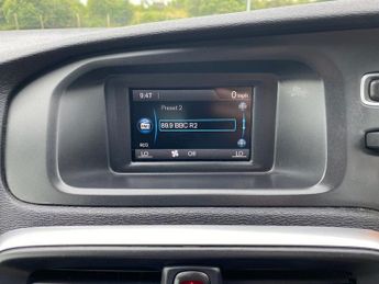 VOLVO V40 2.0 T2 R-Design Hatchback 5dr Petrol Manual Euro 6 (s/s) (122 ps