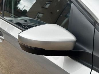 VOLKSWAGEN e-up! 36.8kWh e-up! Hatchback 5dr Electric Auto (82 ps)