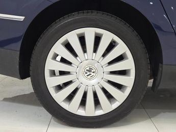 VOLKSWAGEN PASSAT 2.0 TDI BlueMotion Tech Highline Saloon 4dr Diesel Manual Euro 5