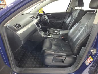 VOLKSWAGEN PASSAT 2.0 TDI BlueMotion Tech Highline Saloon 4dr Diesel Manual Euro 5