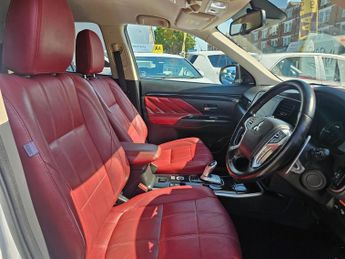 MITSUBISHI OUTLANDER AUTOMATIC 2.0h 12kWh 5hs SUV 5dr Petrol Plug-in Hybrid CVT 4WD E