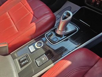 MITSUBISHI OUTLANDER AUTOMATIC 2.0h 12kWh 5hs SUV 5dr Petrol Plug-in Hybrid CVT 4WD E