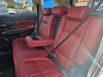 MITSUBISHI OUTLANDER AUTOMATIC 2.0h 12kWh 5hs SUV 5dr Petrol Plug-in Hybrid CVT 4WD E