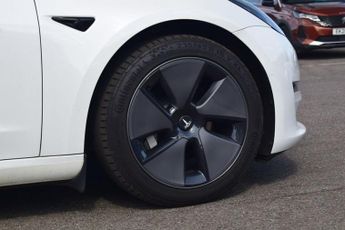 TESLA Model 3 (Dual Motor) Long Range Saloon 4dr Electric Auto 4WDE (346 ps)
