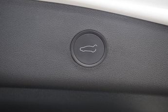 TESLA Model 3 (Dual Motor) Long Range Saloon 4dr Electric Auto 4WDE (346 ps)