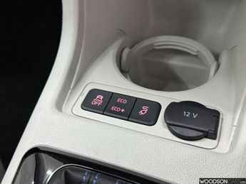 VOLKSWAGEN e-up! 18.7kWh e-up! Hatchback 5dr Electric Auto (82 ps)