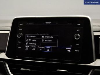 VOLKSWAGEN T-ROC 2.0 TDI R-Line SUV 5dr Diesel DSG Euro 6 (s/s) (150 ps)