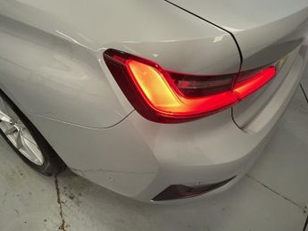 BMW 3 SERIES 2.0 318d SE Saloon 4dr Diesel Auto Euro 6 (s/s) (150 ps) - AA IN