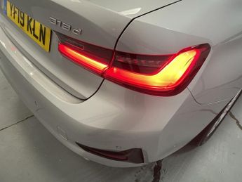BMW 3 SERIES 2.0 318d SE Saloon 4dr Diesel Auto Euro 6 (s/s) (150 ps) - AA IN