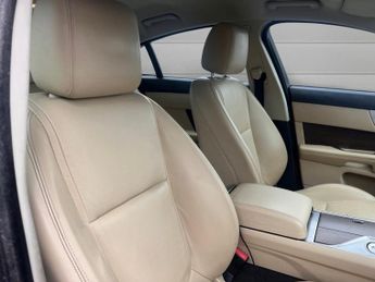 JAGUAR XF 3.0d V6 Luxury Saloon 4dr Diesel Auto Euro 5 (s/s) (240 ps)