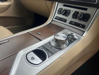 JAGUAR XF 3.0d V6 Luxury Saloon 4dr Diesel Auto Euro 5 (s/s) (240 ps)