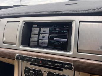 JAGUAR XF 3.0d V6 Luxury Saloon 4dr Diesel Auto Euro 5 (s/s) (240 ps)
