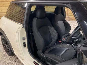 MINI HATCH 1.5 Cooper Hatchback 3dr Petrol Steptronic Euro 6 (s/s) (136 ps)