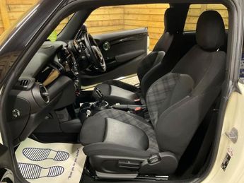 MINI HATCH 1.5 Cooper Hatchback 3dr Petrol Steptronic Euro 6 (s/s) (136 ps)