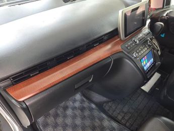 NISSAN ELGRAND CAMPER VAN 2.5 