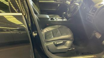 VOLKSWAGEN TOUAREG 3.0 TDI V6 BlueMotion Tech R-Line SUV 5dr Diesel Tiptronic 4WD E