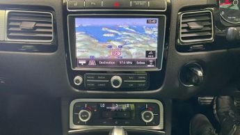 VOLKSWAGEN TOUAREG 3.0 TDI V6 BlueMotion Tech R-Line SUV 5dr Diesel Tiptronic 4WD E