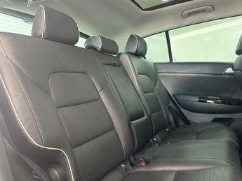 KIA SPORTAGE 2.0 CRDi KX-4 SUV 5dr Diesel Auto AWD Euro 6 (182 bhp)