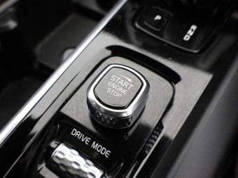 VOLVO XC60 2.0 B5 MHEV R-Design Pro SUV 5dr Diesel Hybrid Auto AWD Euro 6 (