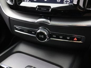 VOLVO XC60 2.0 B5 MHEV R-Design Pro SUV 5dr Diesel Hybrid Auto AWD Euro 6 (