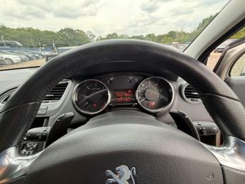 PEUGEOT 5008 1.6 e-HDi Allure MPV 5dr Diesel EGC Euro 5 (s/s) (115 ps)