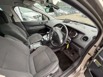 PEUGEOT 5008 1.6 e-HDi Allure MPV 5dr Diesel EGC Euro 5 (s/s) (115 ps)