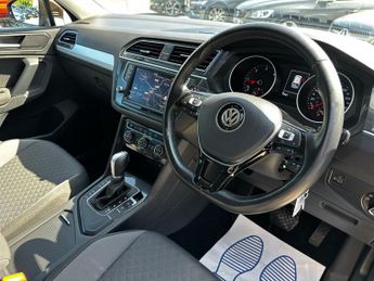 VOLKSWAGEN TIGUAN 2.0 TDI BlueMotion Tech SE Navigation SUV 5dr Diesel DSG Euro 6 