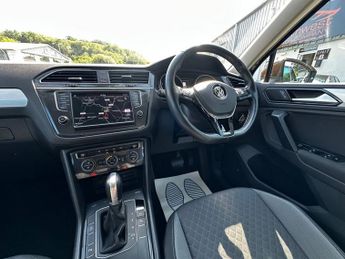 VOLKSWAGEN TIGUAN 2.0 TDI BlueMotion Tech SE Navigation SUV 5dr Diesel DSG Euro 6 