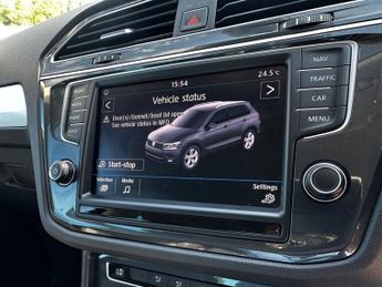 VOLKSWAGEN TIGUAN 2.0 TDI BlueMotion Tech SE Navigation SUV 5dr Diesel DSG Euro 6 