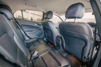 MERCEDES-BENZ GLA 2.1 GLA200d Sport SUV 5dr Diesel 7G-DCT Euro 6 (s/s) (136 ps)