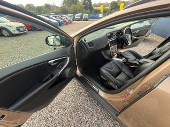VOLVO V40 CROSS COUNTRY 1.6 T4 Lux Nav Hatchback 5dr Petrol Powershift Euro 5 (s/s) (180