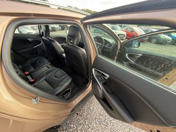 VOLVO V40 CROSS COUNTRY 1.6 T4 Lux Nav Hatchback 5dr Petrol Powershift Euro 5 (s/s) (180