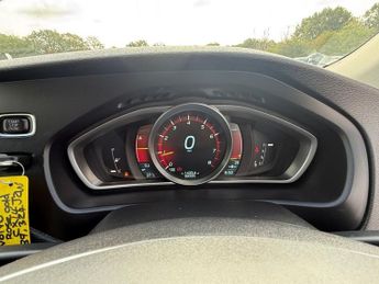 VOLVO V40 CROSS COUNTRY 1.6 T4 Lux Nav Hatchback 5dr Petrol Powershift Euro 5 (s/s) (180