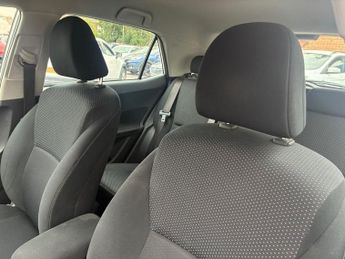 TOYOTA AURIS 1.4 D-4D Colour Collection Hatchback 5dr Diesel Manual Euro 5 (9
