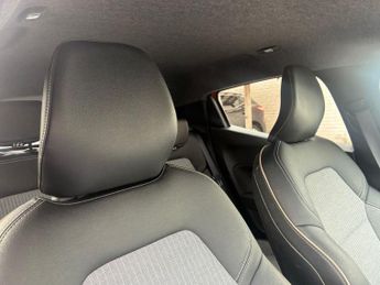 RENAULT CLIO 1.6 E-TECH techno Hatchback 5dr Petrol Hybrid Auto Euro 6 (s/s) 